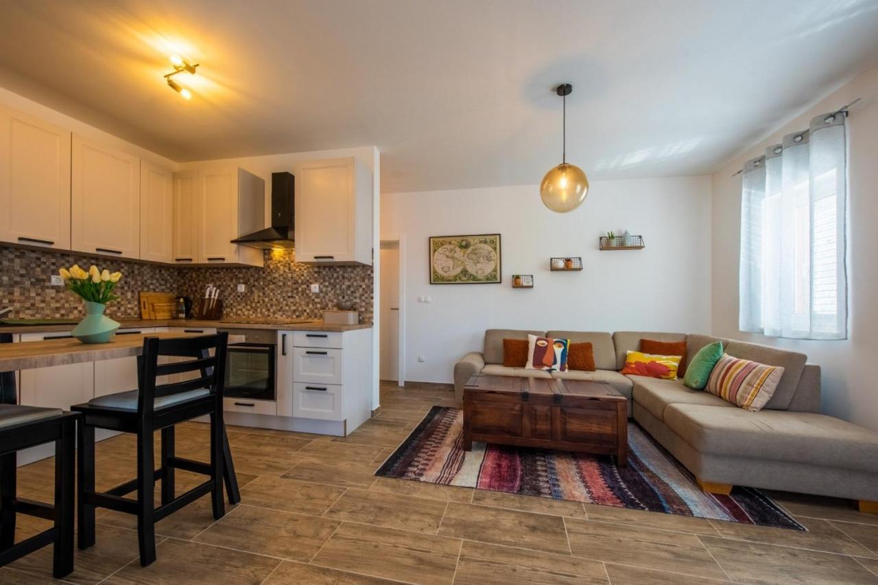 Apartman Paula Kaštela Buitenkant foto