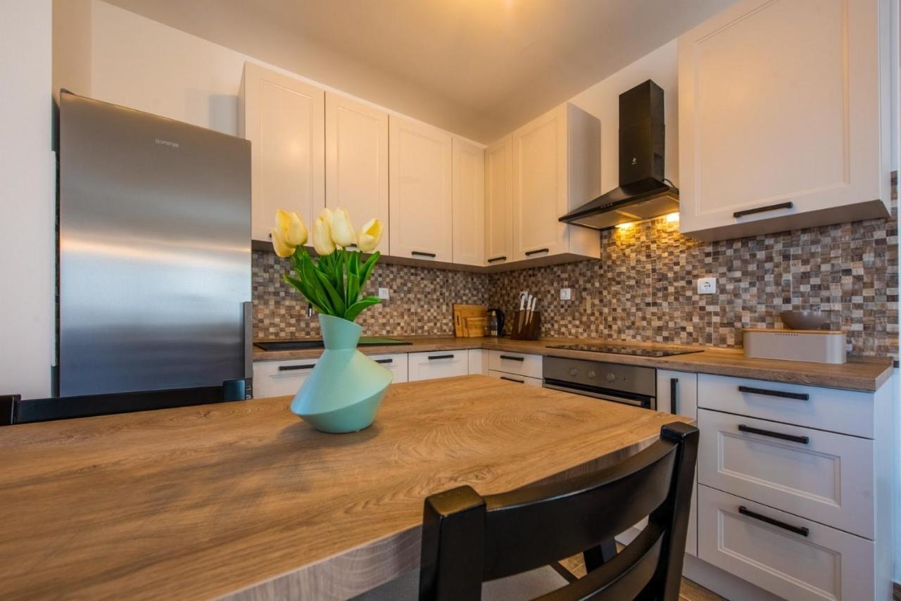 Apartman Paula Kaštela Buitenkant foto